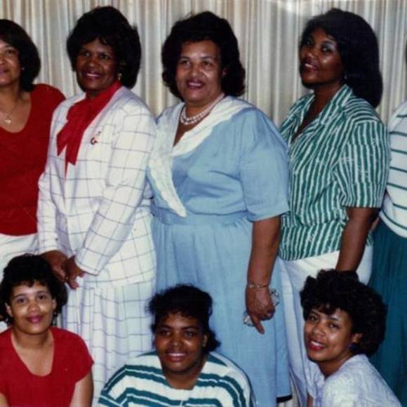 Meet your Posher, Laura - Picture 1 of 1